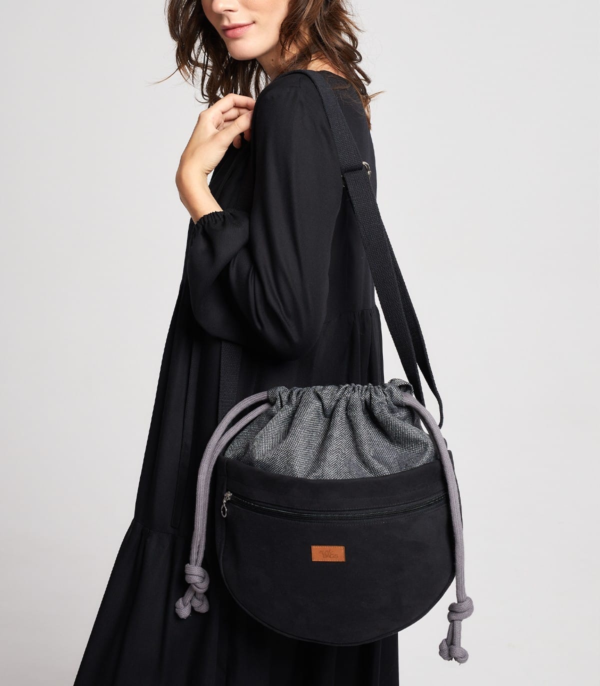 torebka-listonoszka-crosserka-kolor-czarny (1)