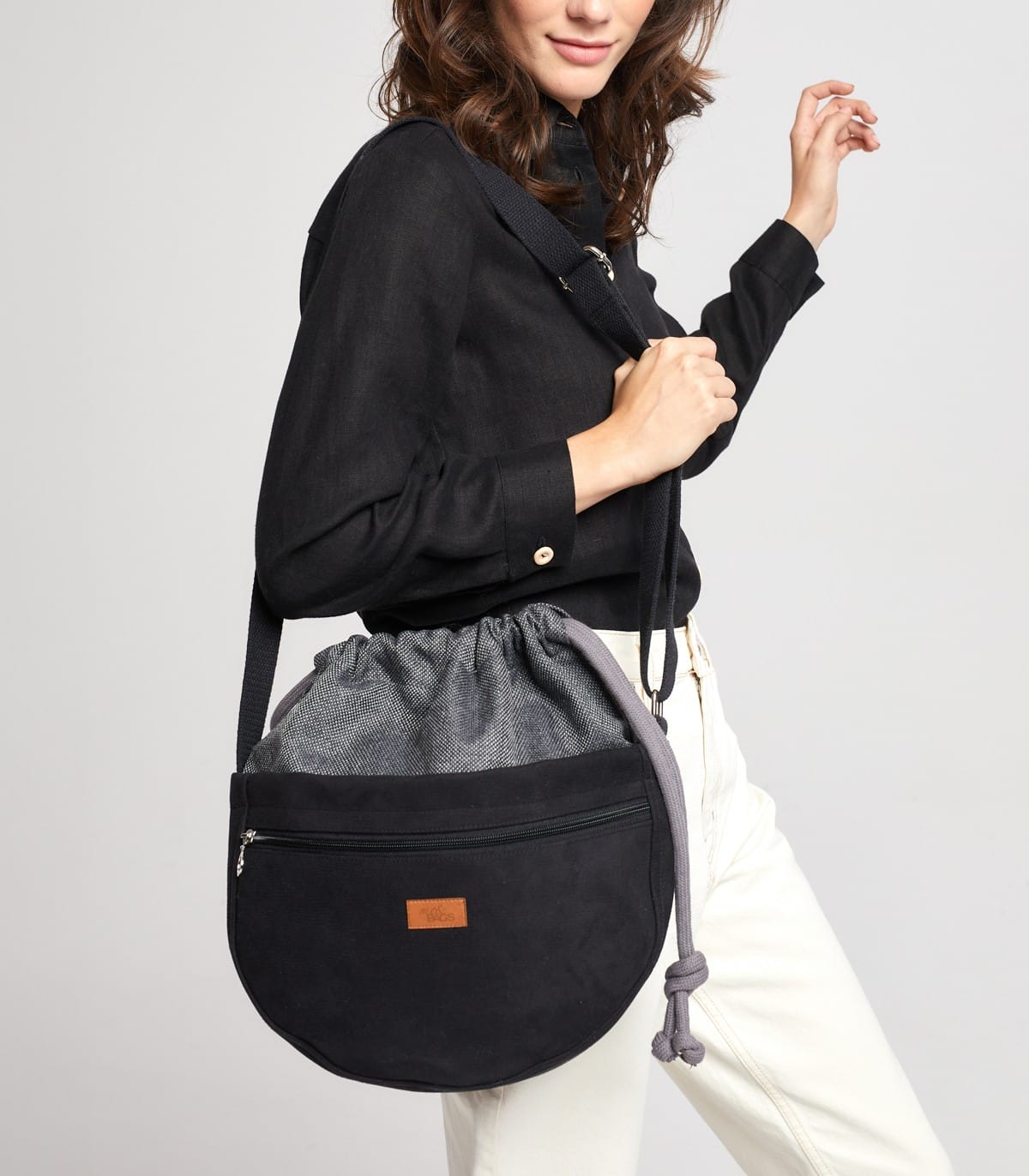 torebka-listonoszka-crosserka-kolor-czarny