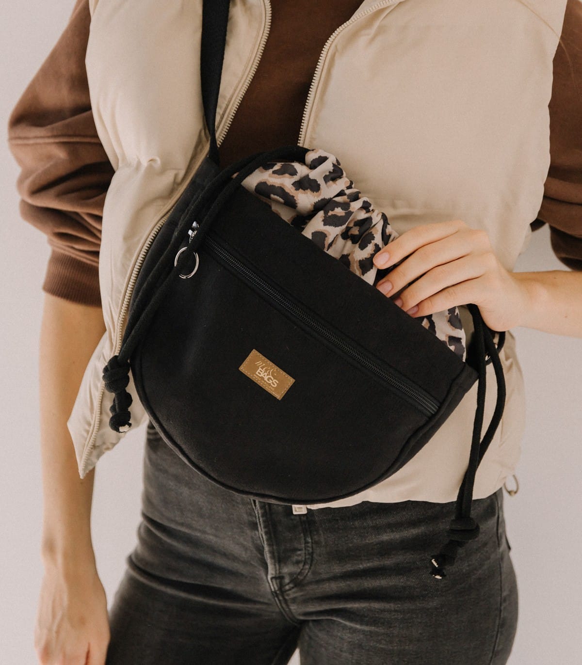 crossbody Midi bag colour– Black